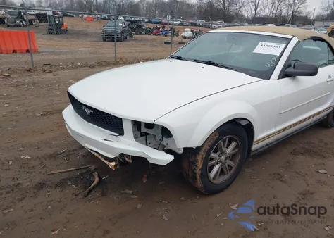 2008 Ford Mustang V6 Deluxe/V6 Premium z USA, uszkodzony, nr VIN 1ZVHT84N385144281